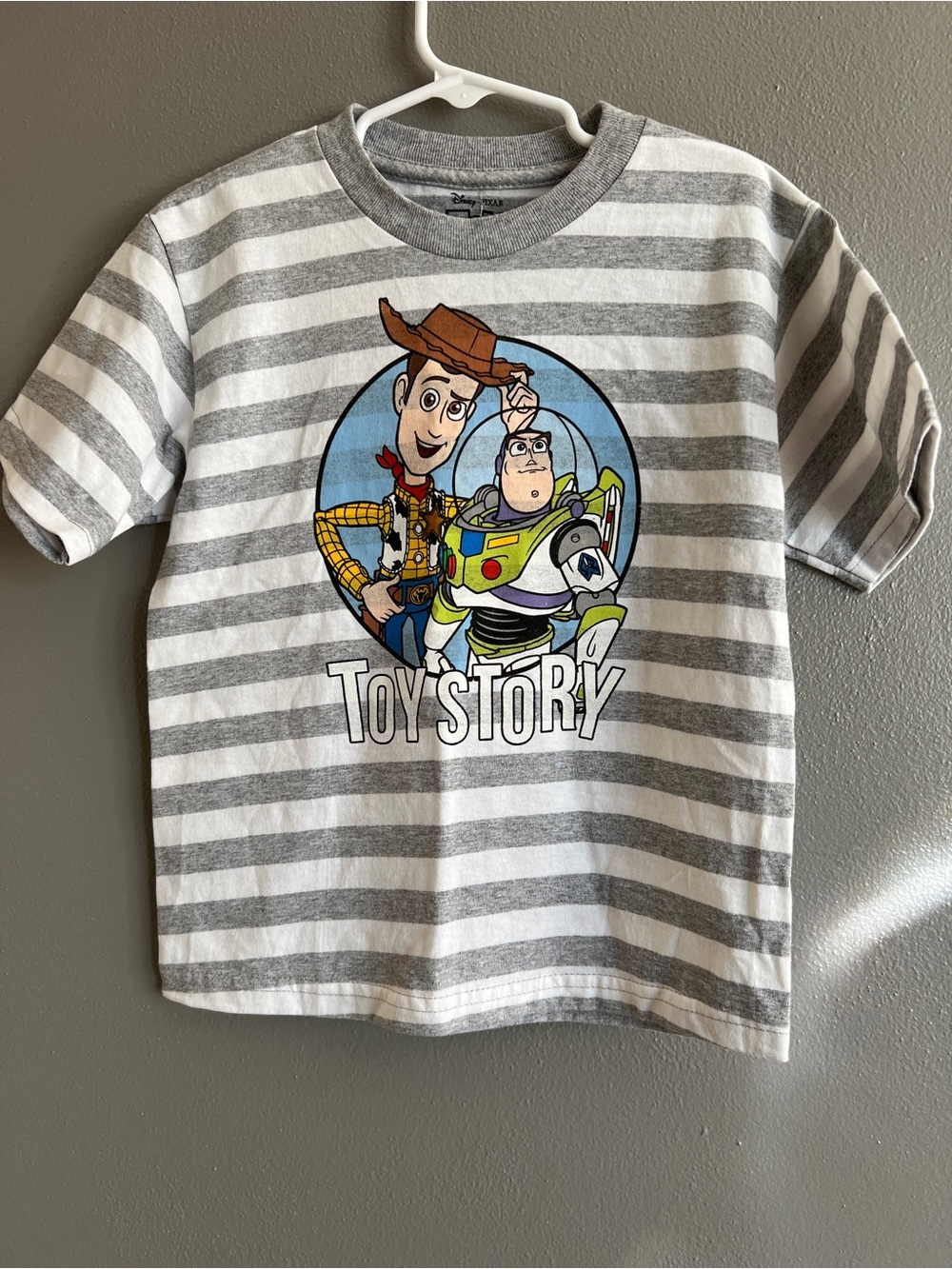 2013 Disney Toy Story Grey Striped Kids T-Shirt with Woody & Buzz size 5 T nwt